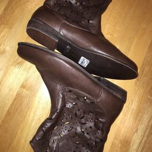 Never worn brown booties